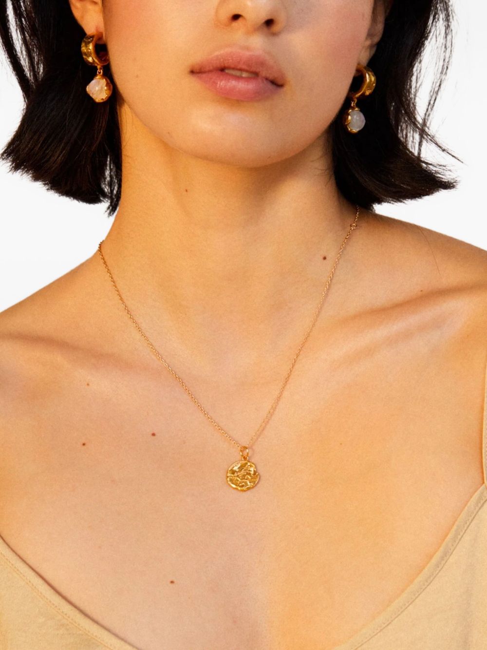 statement-pendant necklace