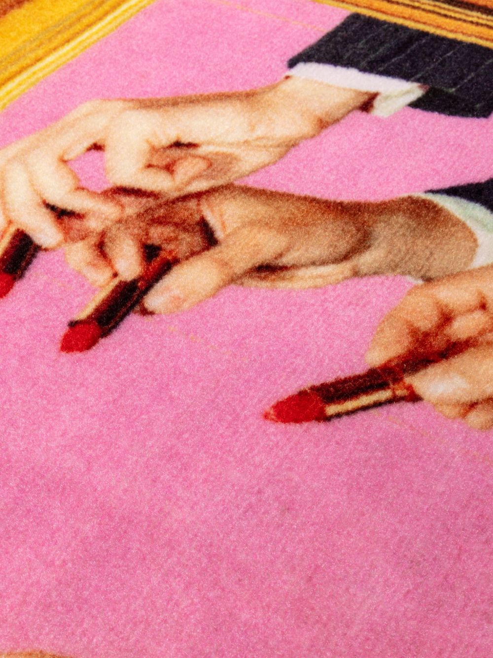 Lipstick graphic-print mat (60x90cm)
