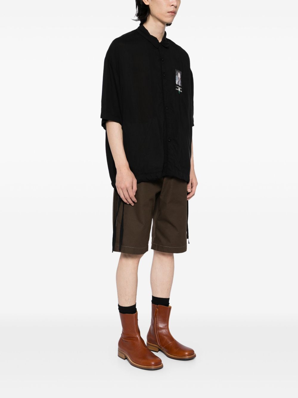 graphic-print shirt
