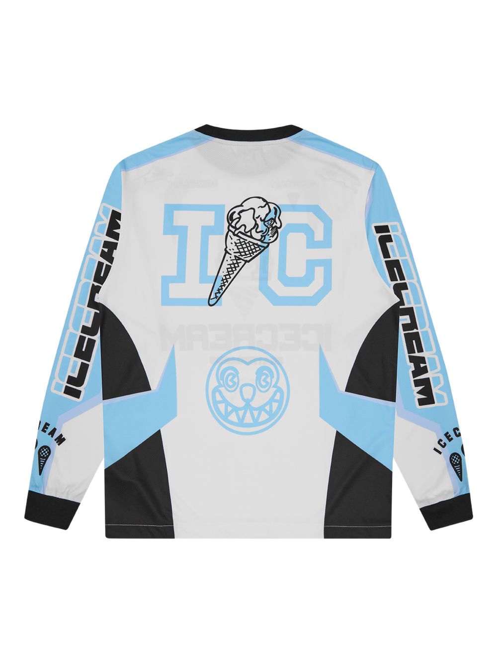 long-sleeved T-shirt