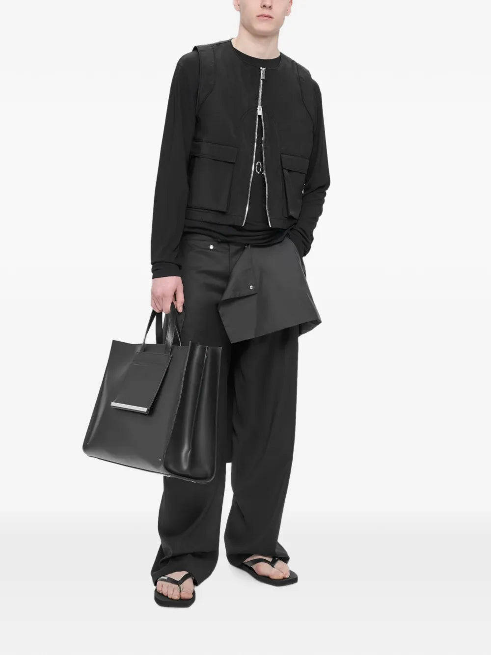 Motility multi-pocket zip-up vest