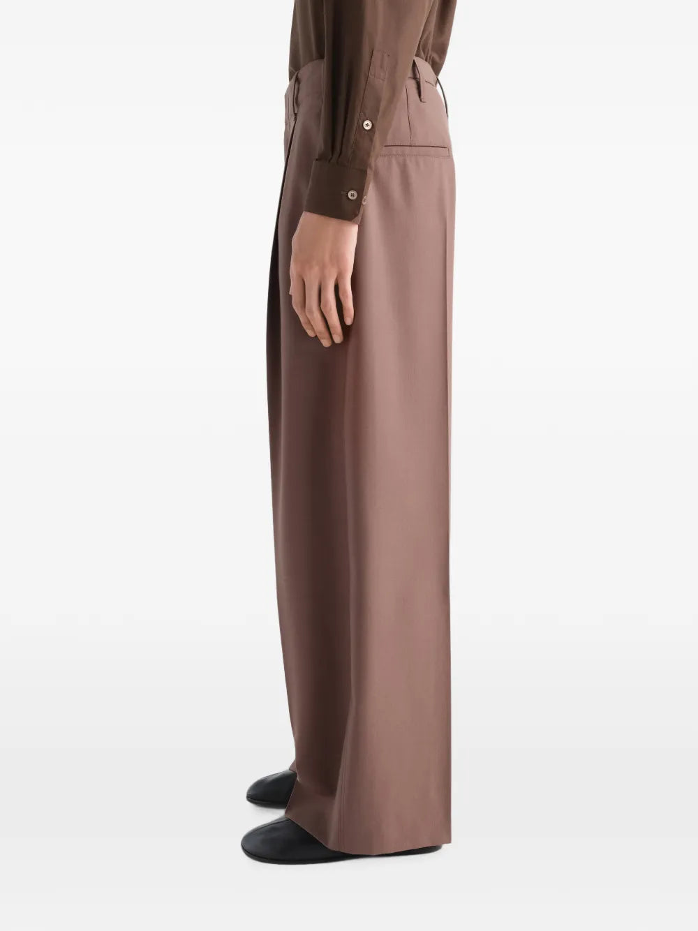 single-pleat tailored pants in tropical wool blend