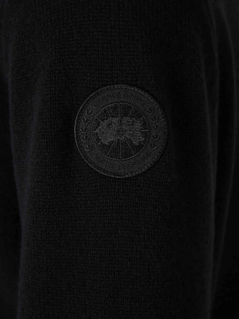 logo-patch ribbed-trim sweater