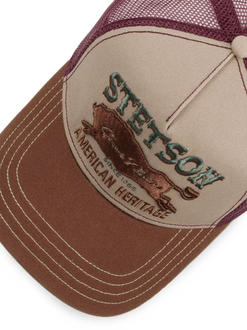 logo-embroidered mesh-panel cap